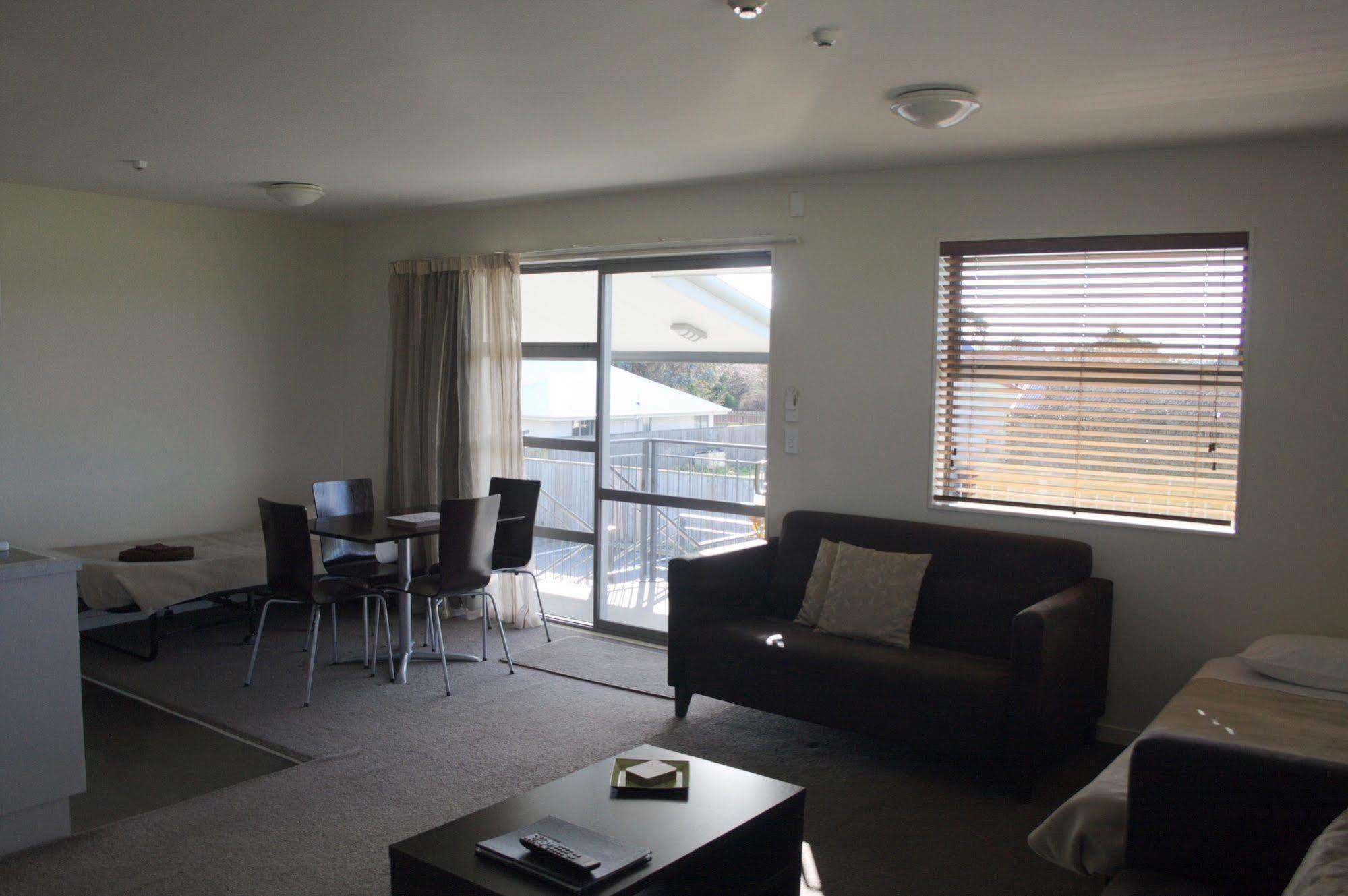 Pegasus Gateway Motels & Apartments Rangiora Exteriör bild