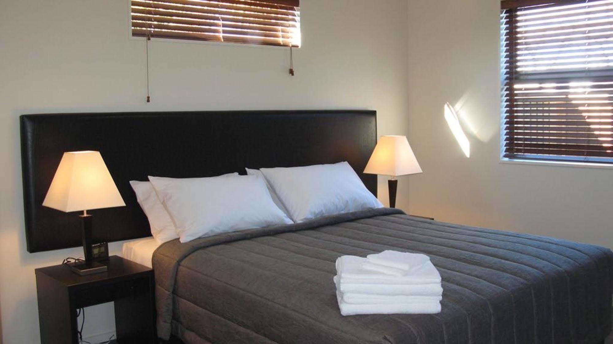 Pegasus Gateway Motels & Apartments Rangiora Exteriör bild